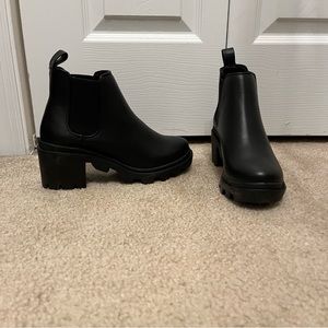 Steve Madden Hadley Lug Sole Black Chelsea Boot NWT Size 5.5